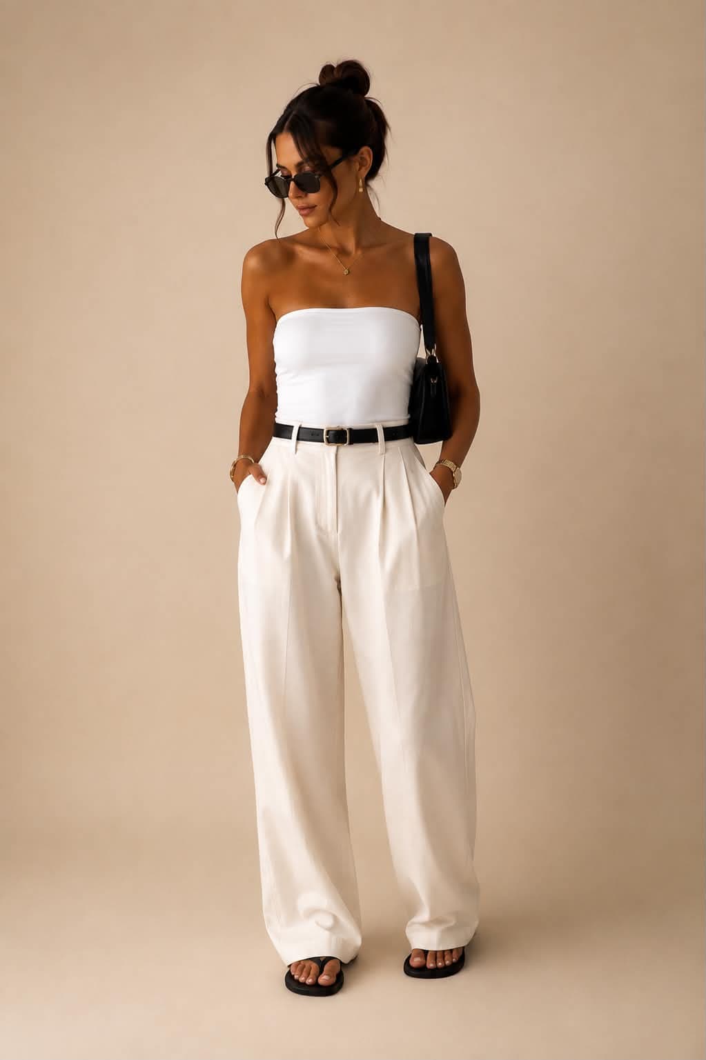 Bustier blanc et pantalon large écru